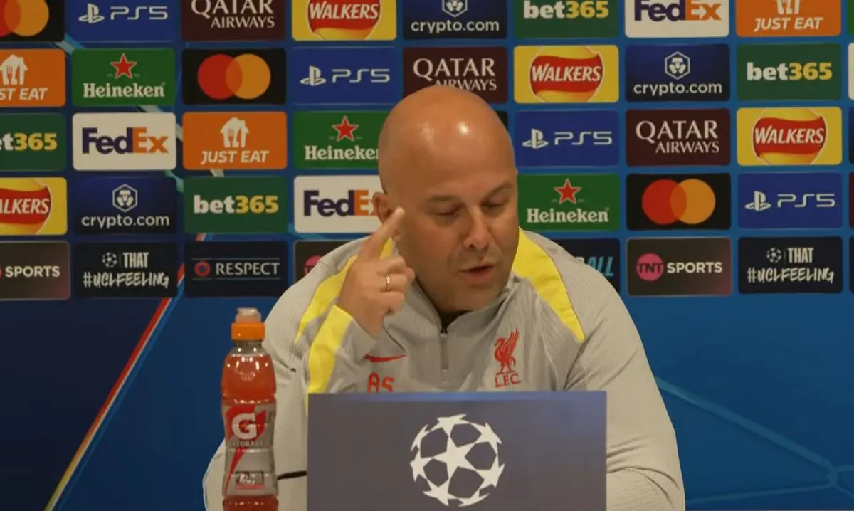 Arne Slot gives pointed response to reporter when asked about Mo Salah’s contract bombshell