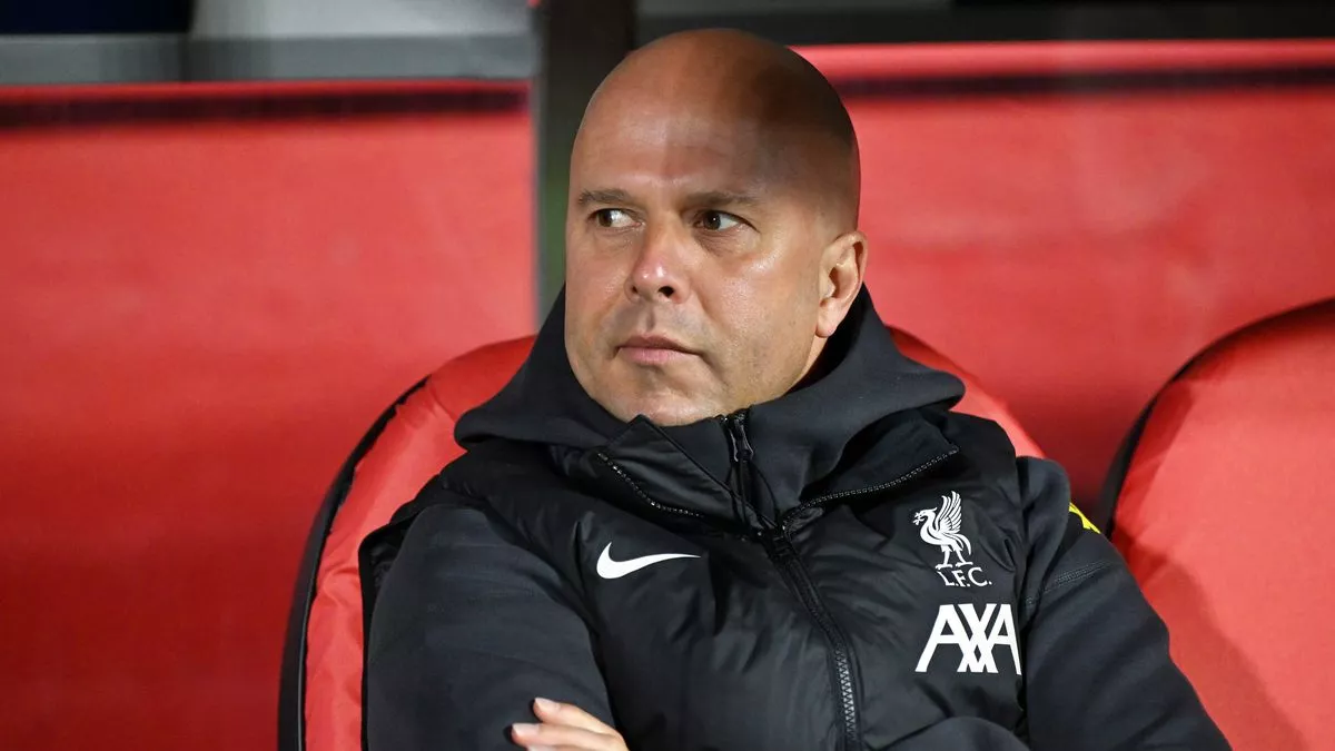 Arne Slot transfer decision drops major hint on future of out-of-contract Liverpool star